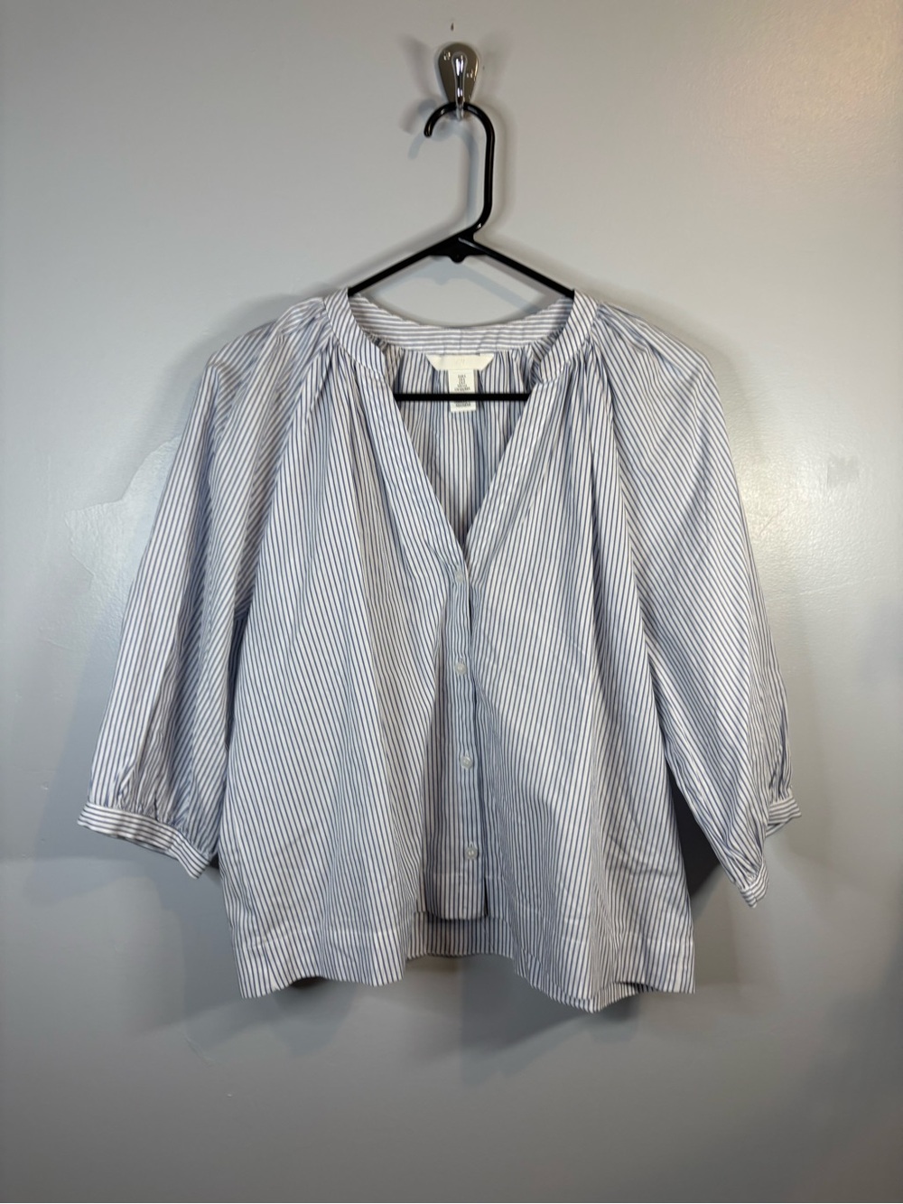 H&M Light Blue White Striped Button-Front Blouse Women’s Small 3/4 Sleeve V-Neck